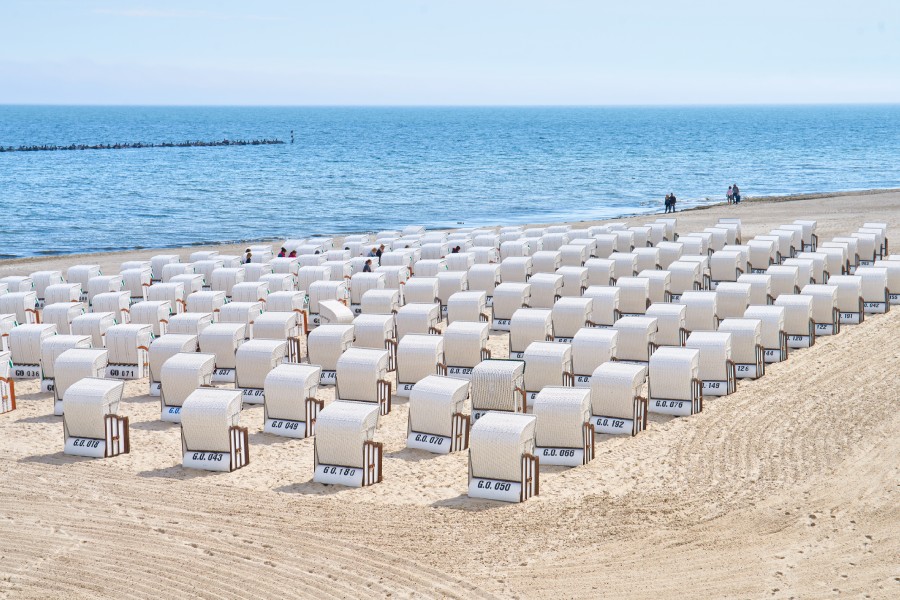 Strandkörbe mit Meer